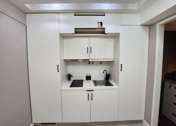 Enjoy Bgc Sunset And Golf Course View 2 Bedroom Loft With 100mbps Internet Connection *